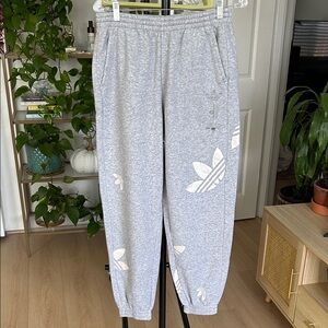 Adidas Women’s Joggers. Size Medium. 28” inseam. Amazing detail.
